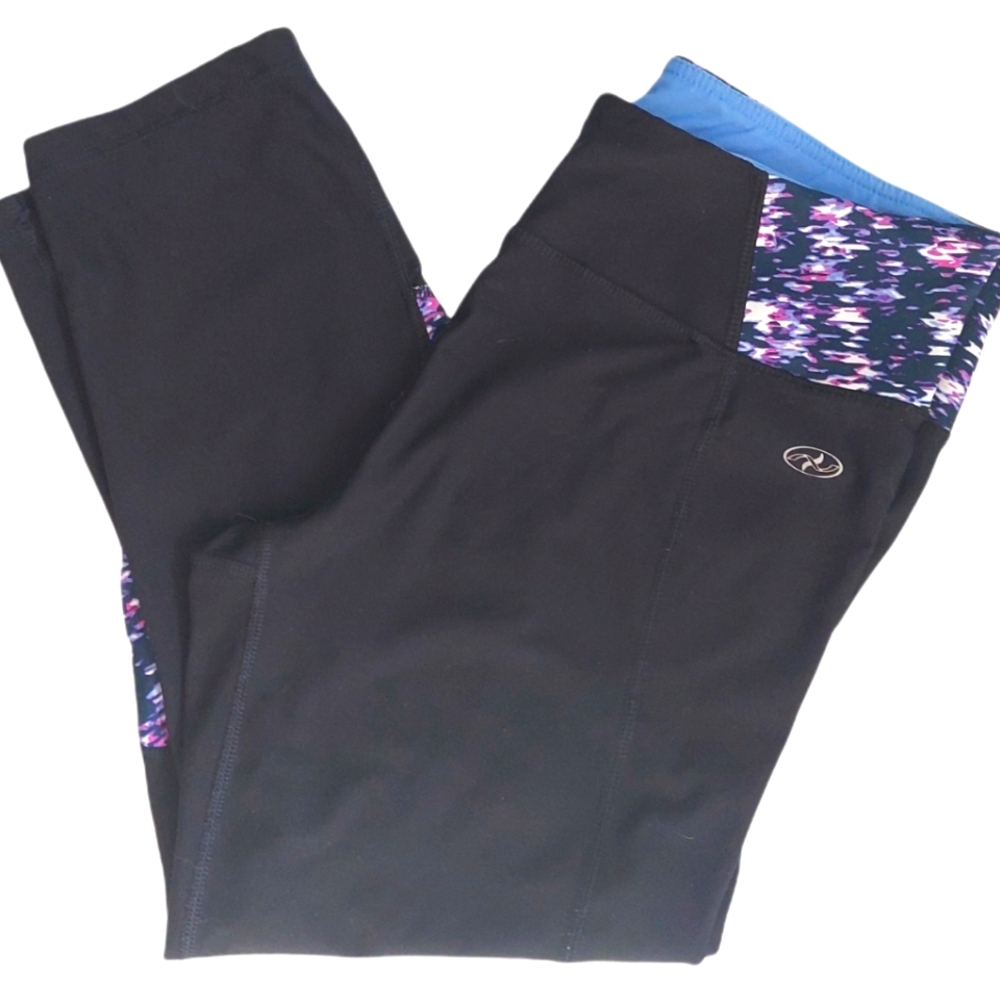 Black athletic capri leggings
